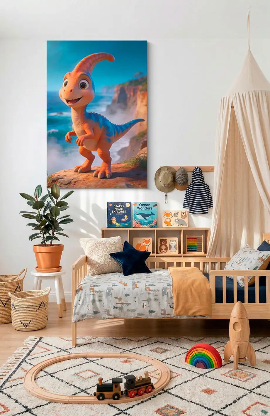 Akustikbillede med en tegnet parasaurolophus-unge i orange ved en klippekyst, ophængt over sengen i et børneværelse med sengehimmel