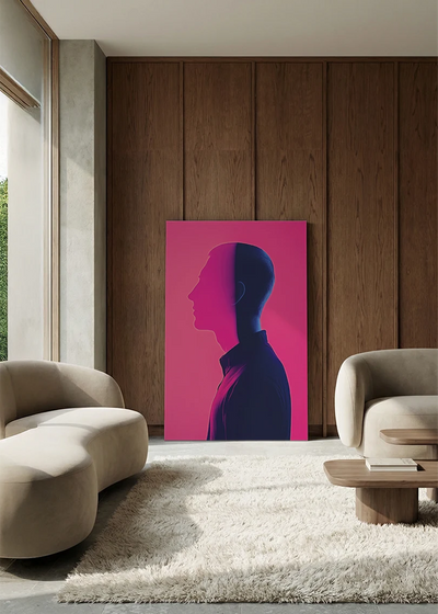 Akustikbillede med en dobbeltprofil i mørkeblåt på pink, i en lounge med bugtet sofa mod valnød