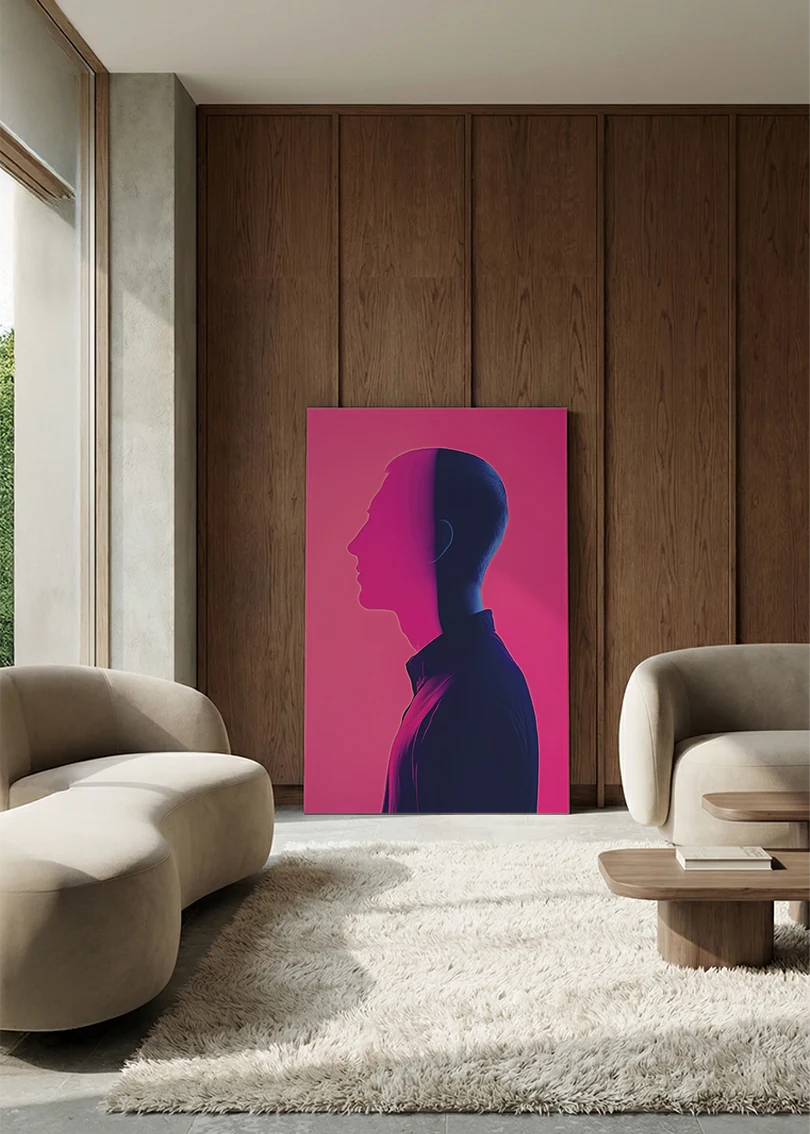Akustikbillede med en dobbeltprofil i mørkeblåt på pink, i en lounge med bugtet sofa mod valnød