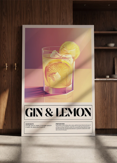 Akustikbillede med en retro cocktailplakat med Gin & Lemon, lænet mod en skabsvæg i valnød