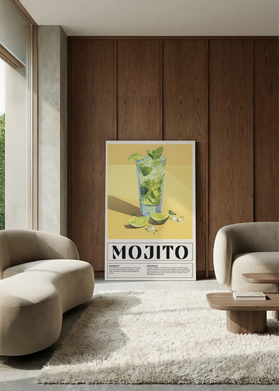 Akustikbillede med en retro cocktailplakat med Mojito, i en lounge med bugtet sofa mod vægpanel i valnød