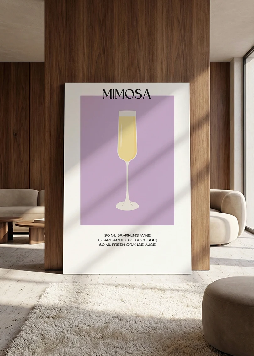 Akustikbillede med en minimalistisk cocktailplakat med Mimosa, lænet mod vægpanel i valnød ved sofaen